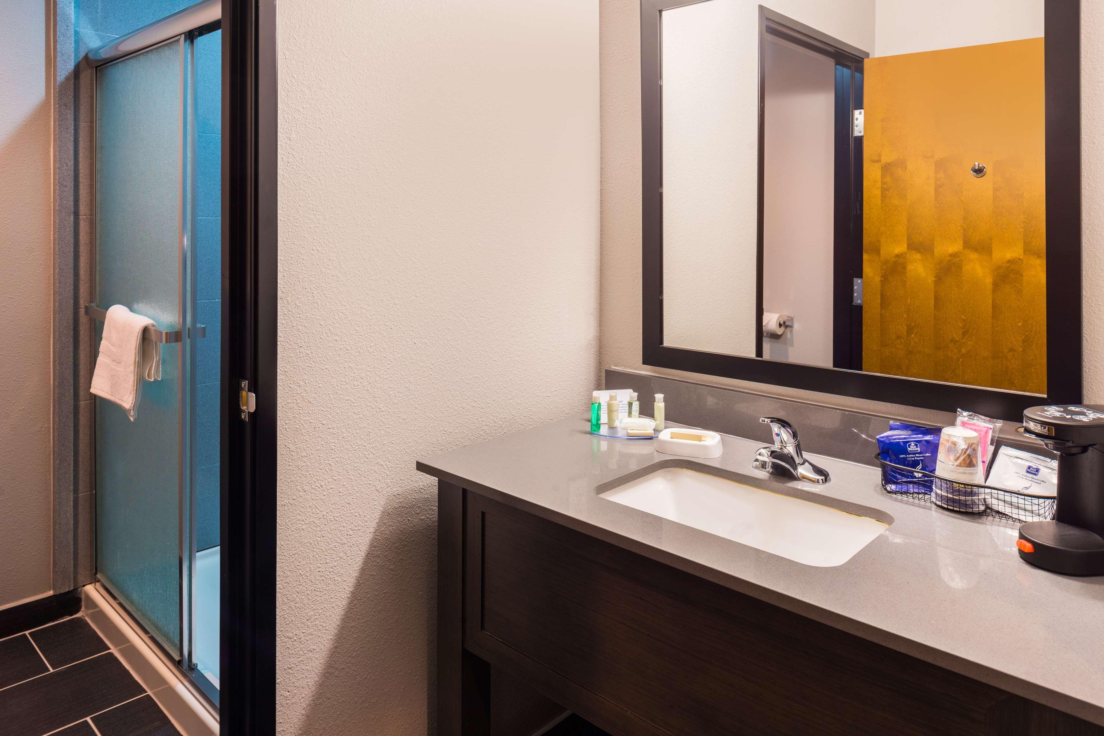 Best Western Plus Regency Park Walker Exterior foto