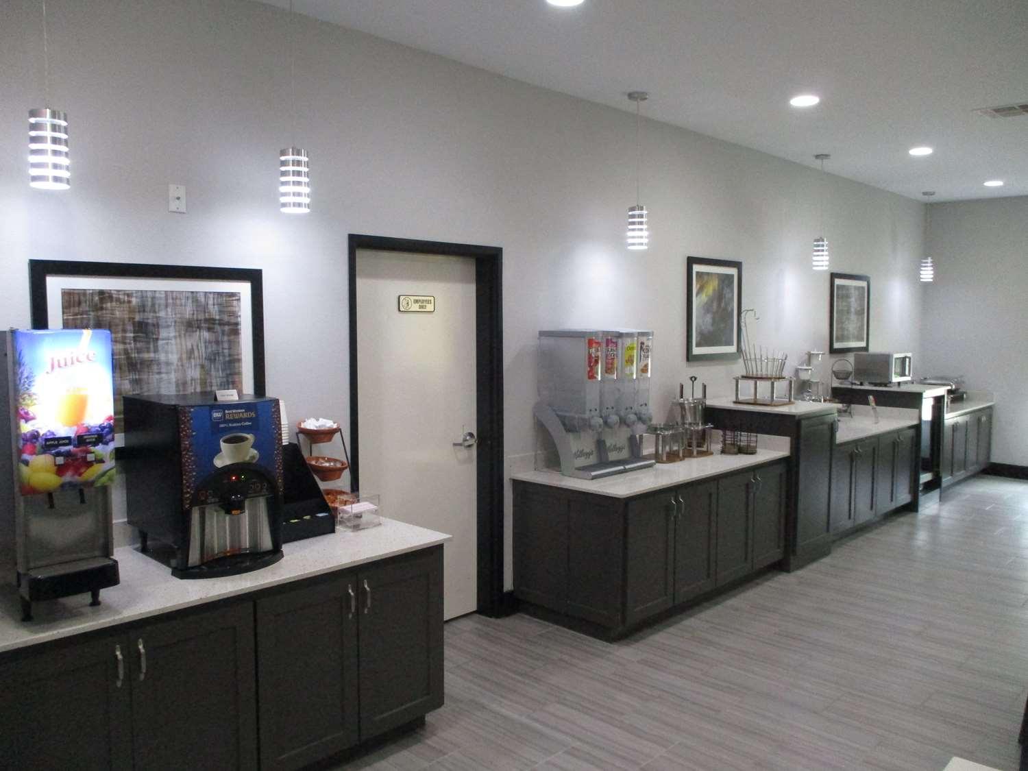 Best Western Plus Regency Park Walker Exterior foto
