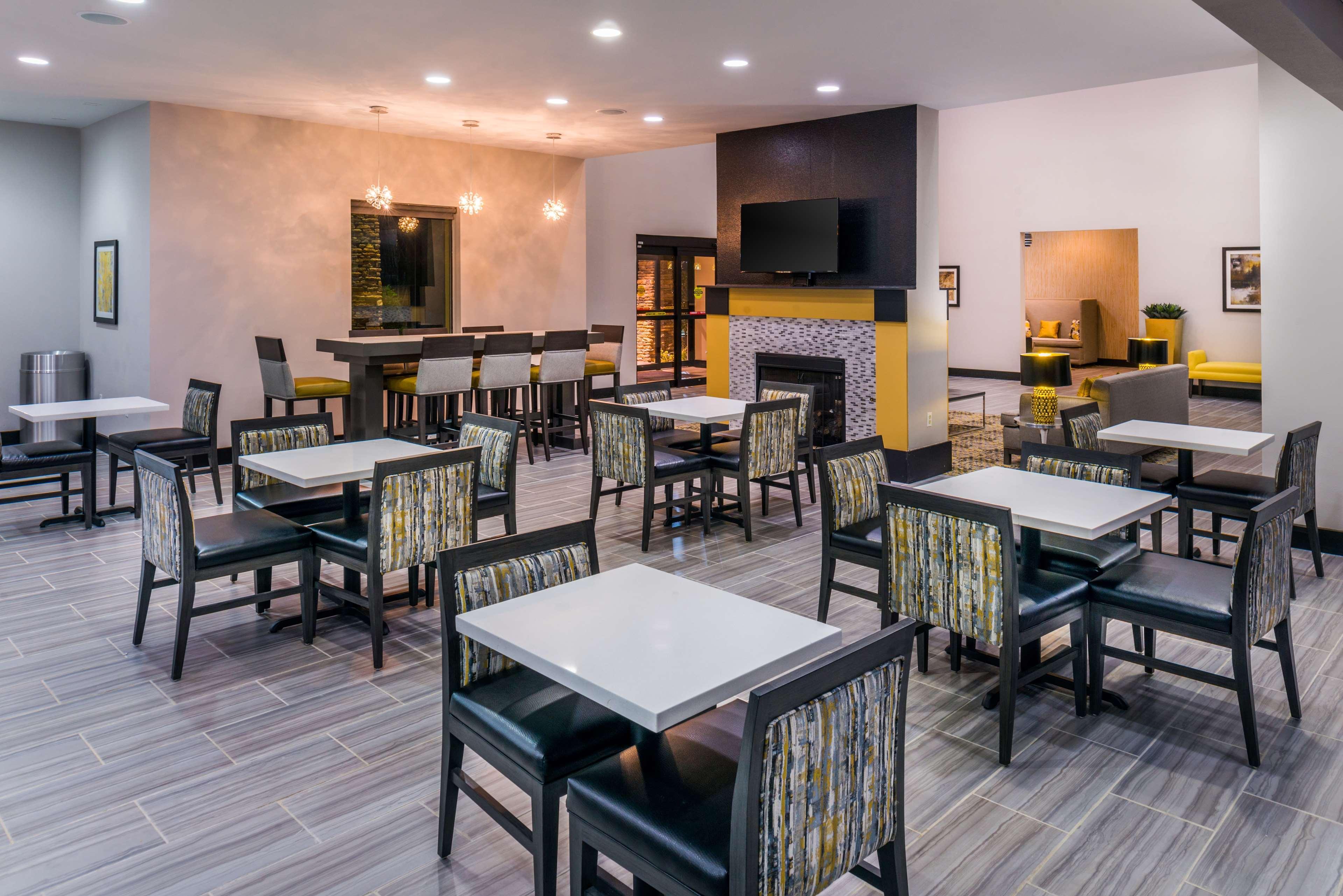 Best Western Plus Regency Park Walker Exterior foto