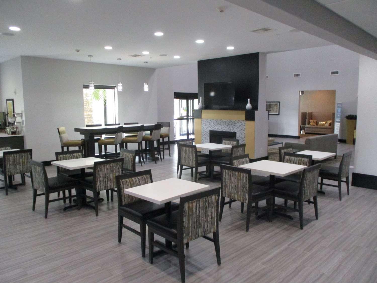 Best Western Plus Regency Park Walker Exterior foto