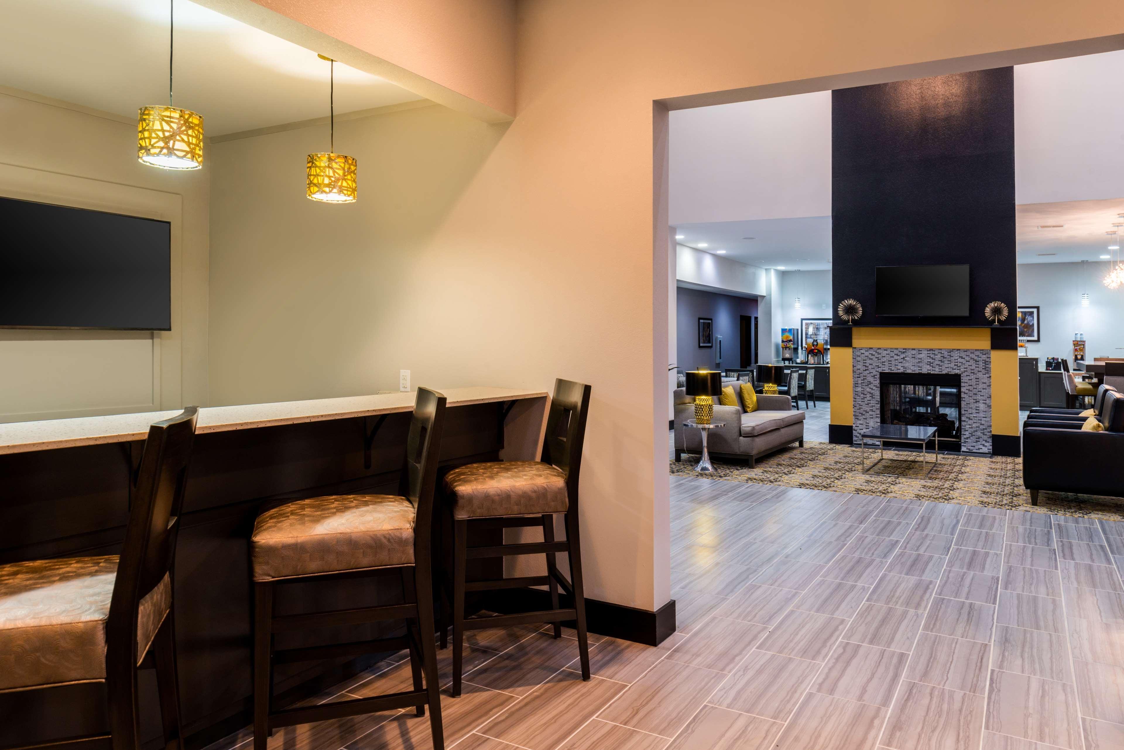 Best Western Plus Regency Park Walker Exterior foto