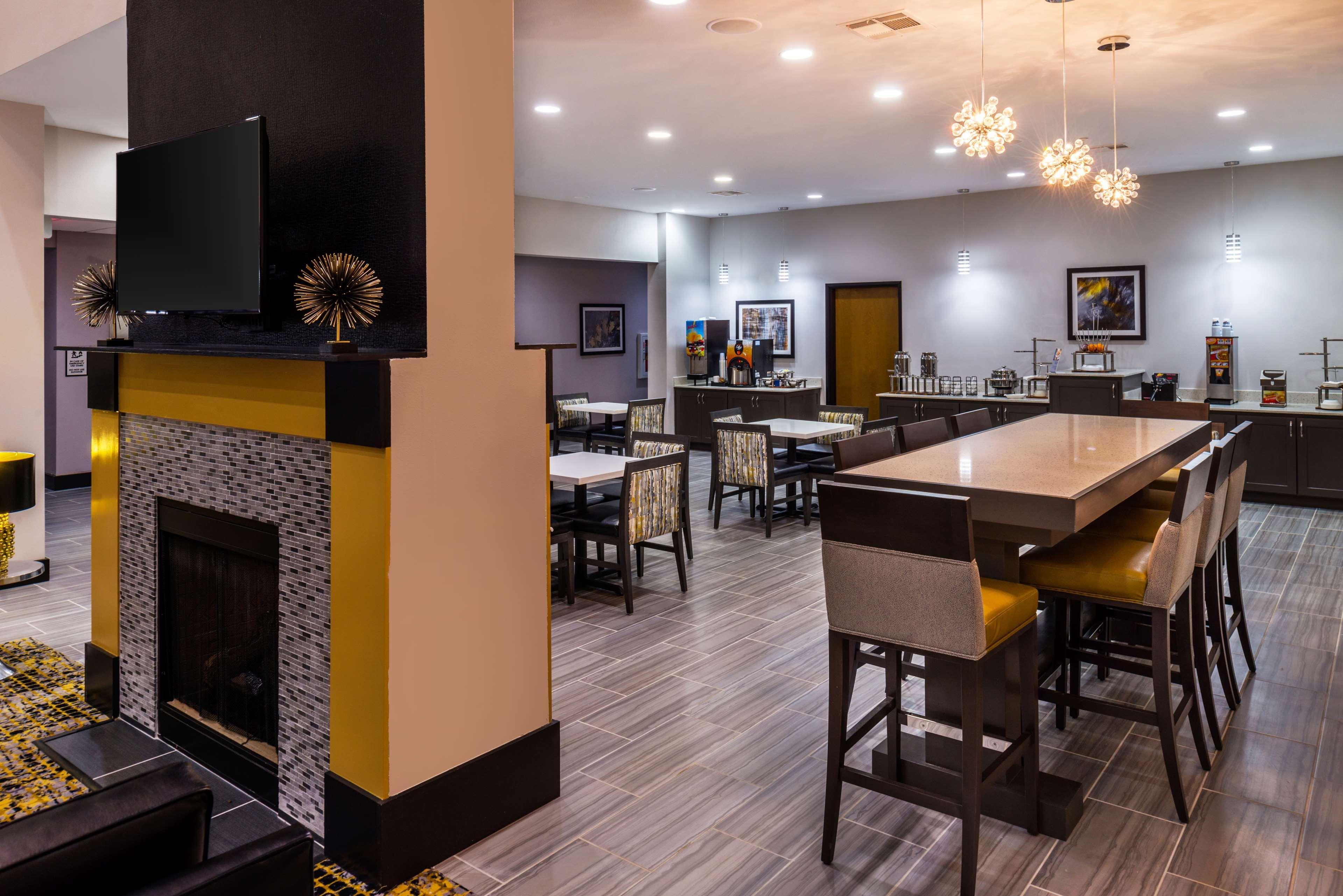 Best Western Plus Regency Park Walker Exterior foto