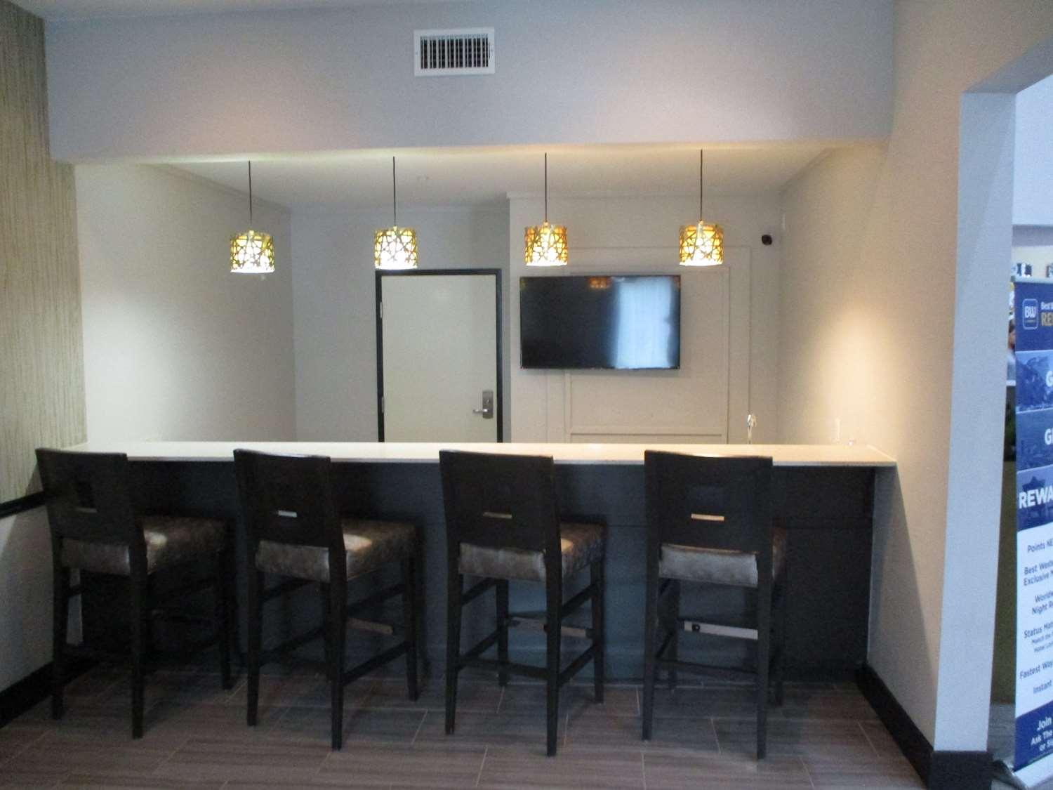 Best Western Plus Regency Park Walker Exterior foto