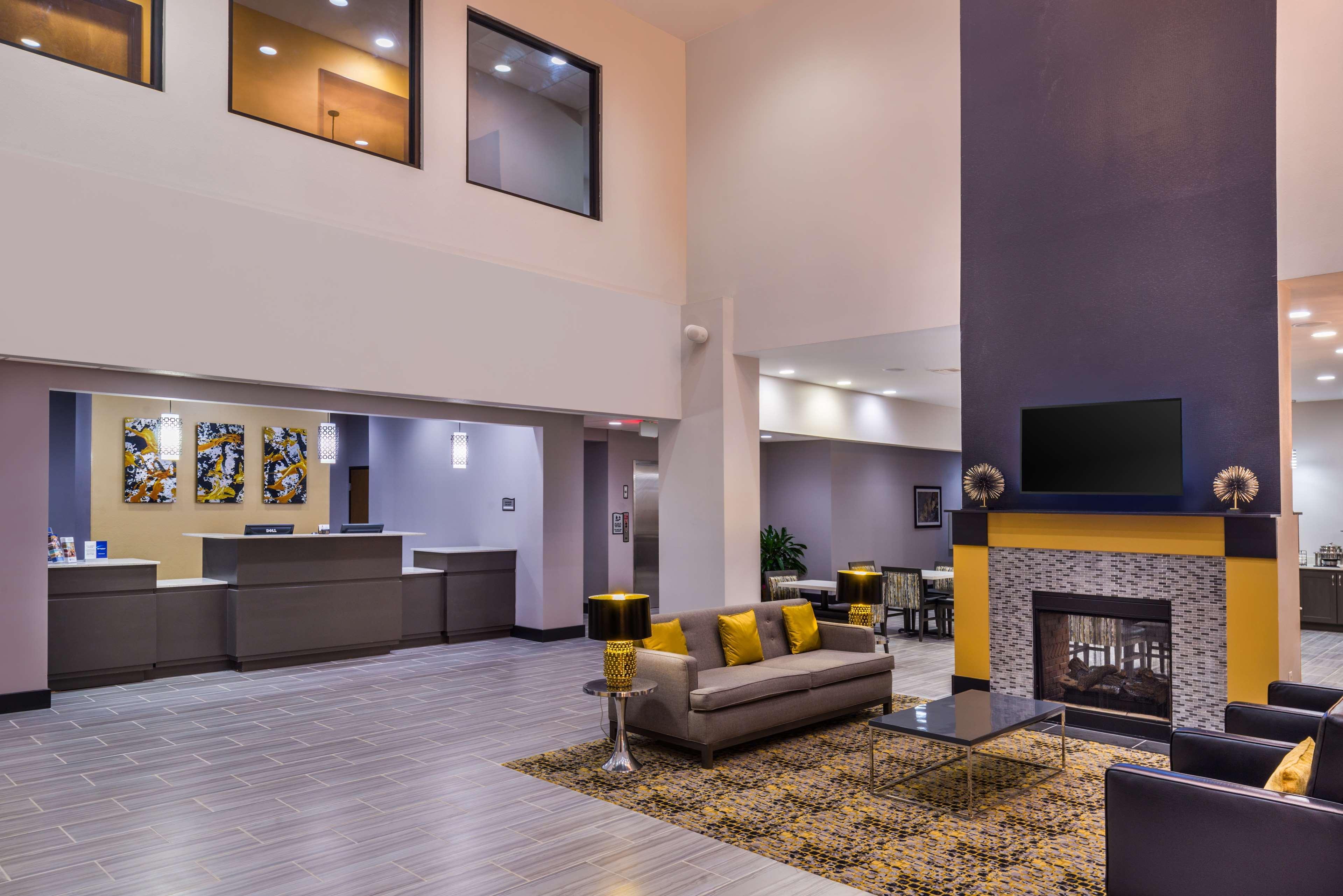 Best Western Plus Regency Park Walker Exterior foto