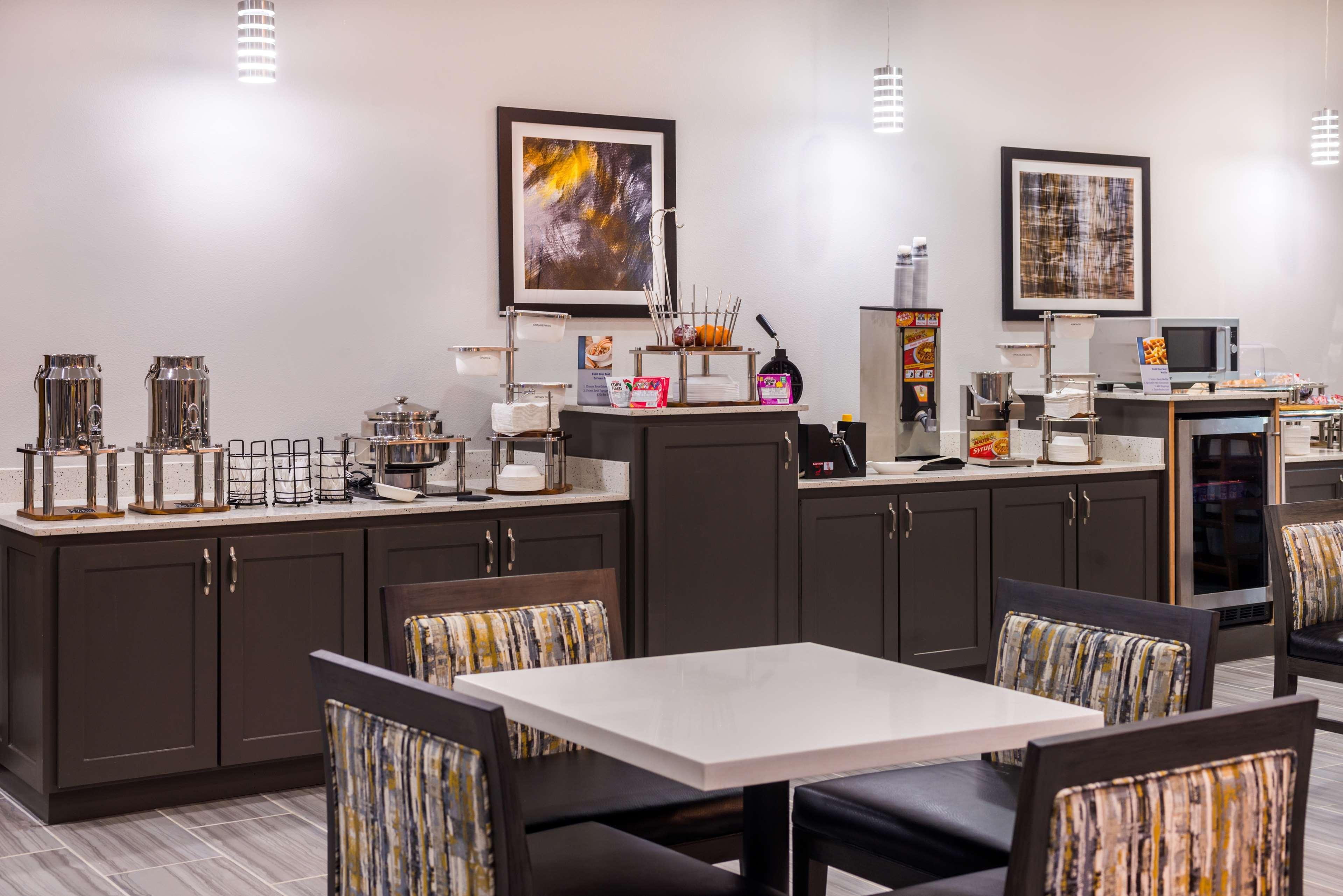 Best Western Plus Regency Park Walker Exterior foto